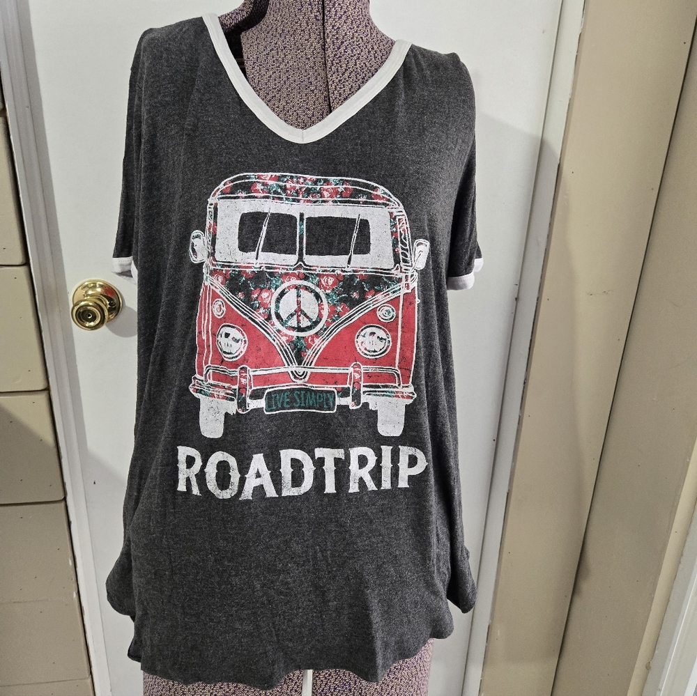 Eighty Eight 88 USA Womens Roatrip Car Graphic Print Shirt Size 1XL